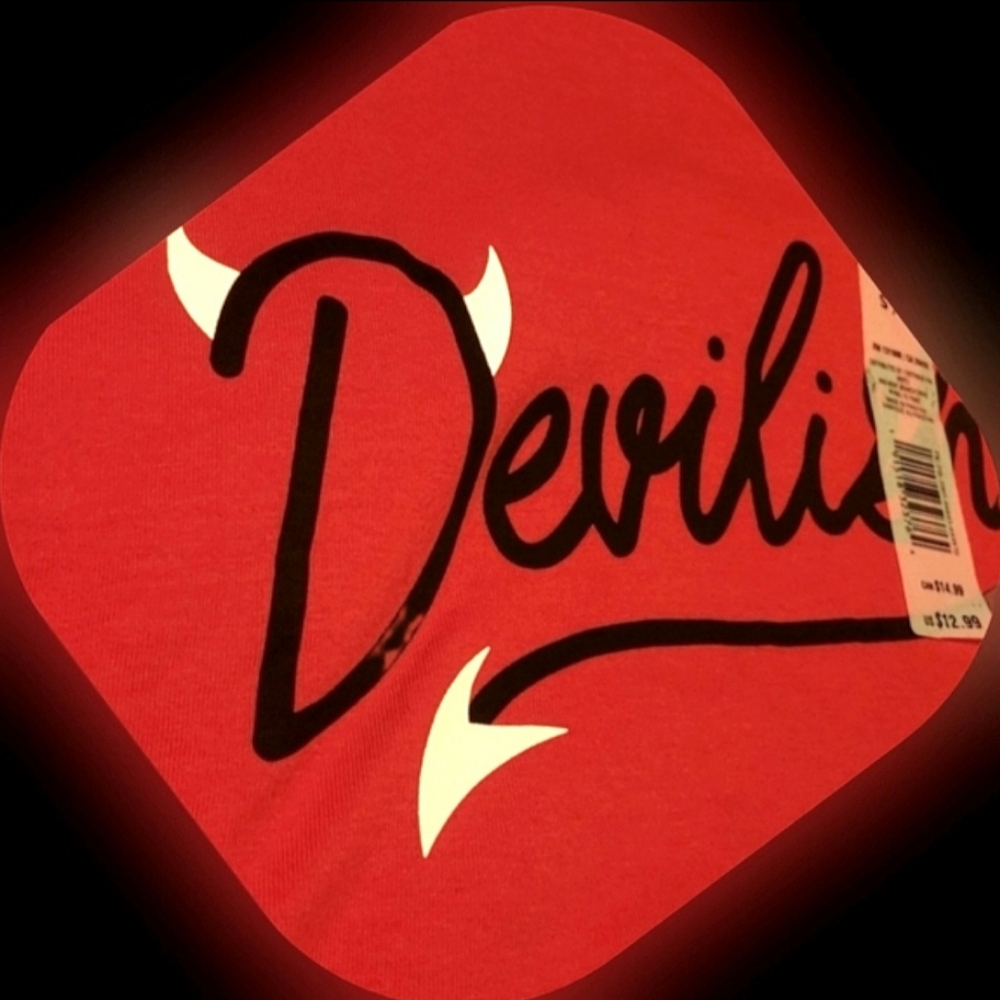 Imagin8 red devil horns & tail Devilish graphics Halloween t shirt S NWT - Picture 8 of 16
